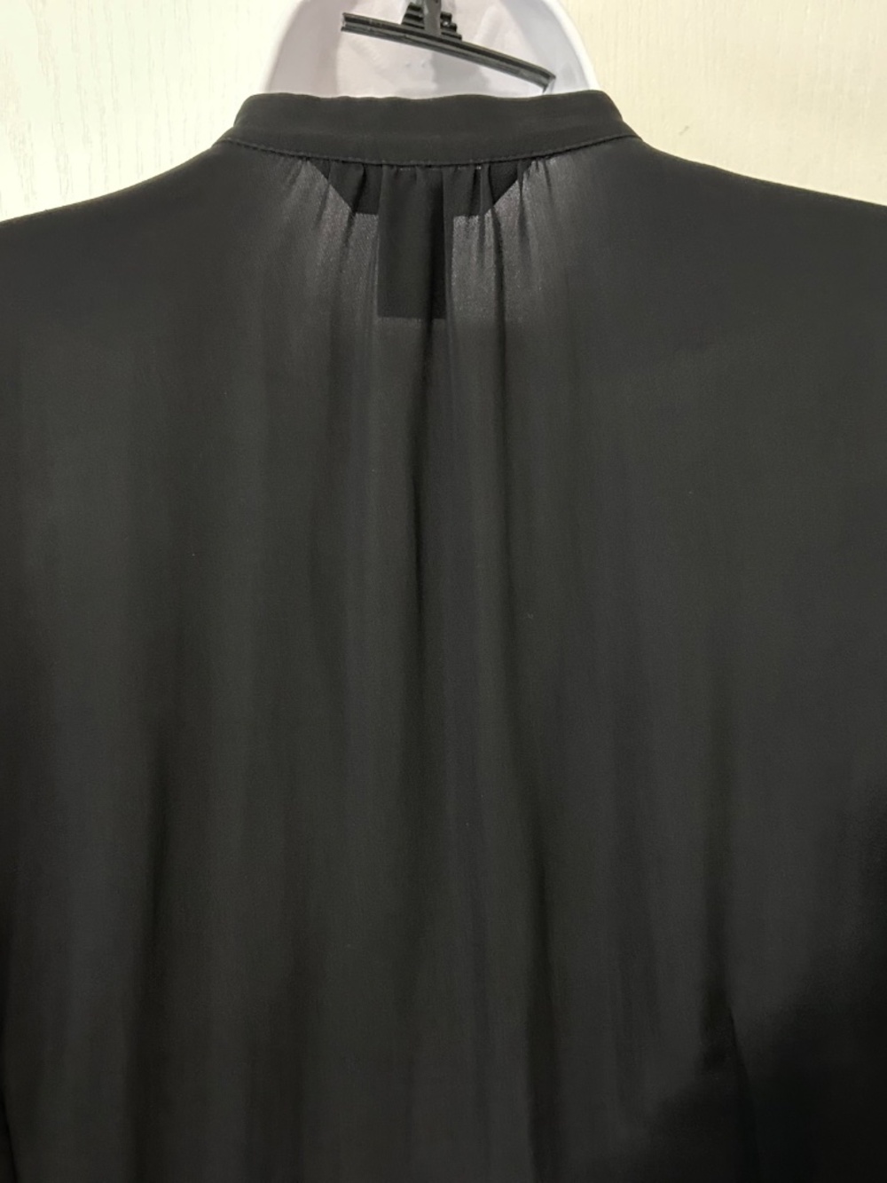 White House Black Market 100% Silk Ruffle V-Neck Blouse Black Size 6 - Picture 6 of 8